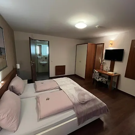 Gasthaus Lindenhof Hotel Much