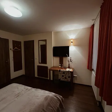 Gasthaus Lindenhof Hotel Much