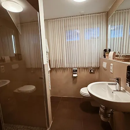 Gasthaus Lindenhof Hotel Much